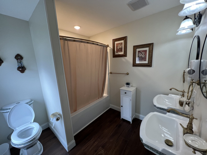 Bathroom 4, Holland Farmhouse Inn B & B, Ottawa