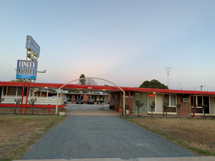 Exterior & Views 28
