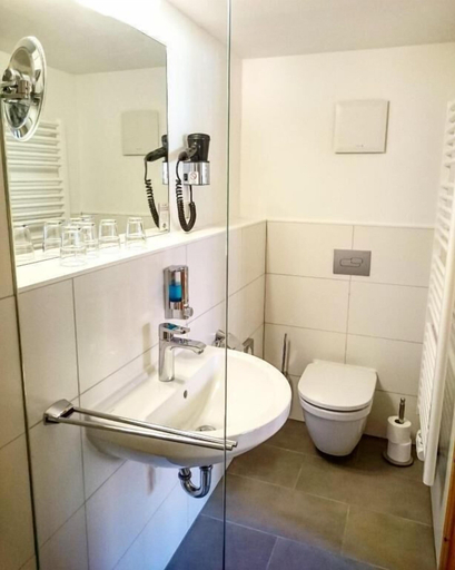 Bathroom 5, Hotel Tilia, Harz