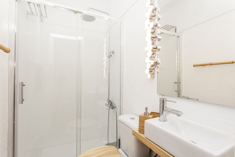 Bathroom, LxWay Apartments Alfama Gold, Lisbon