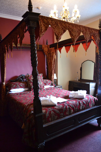 Bedroom 2, The Red Lion Hotel, Carmarthenshire