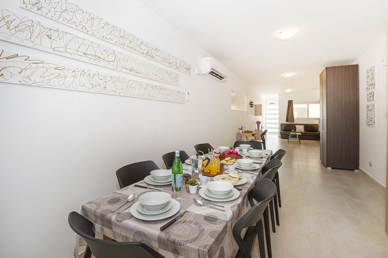 Others 5, Summer Breeze Maisonette with Terrace by Getaways Malta