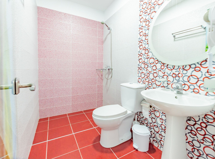 Bathroom 3, The City Gate Hotel, Sarandës
