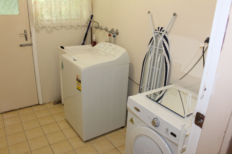 Bathroom 4, Golfers Delight, Blue Mountains
