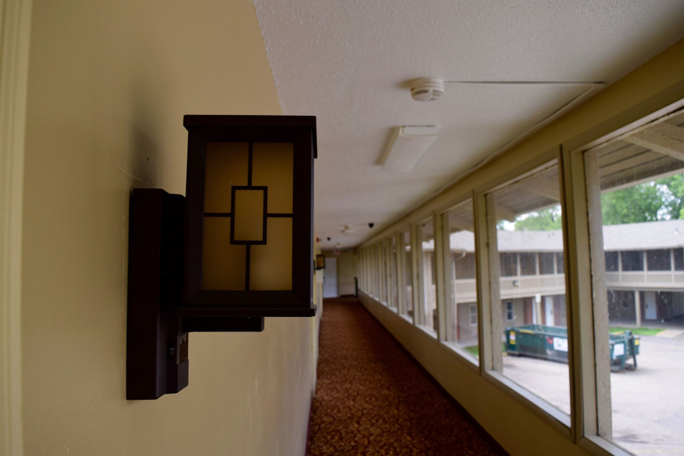 Others 4, Snelling Motel, Hennepin