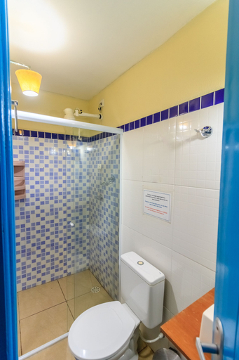 Bathroom 4, Guarujá Hostel, Guarujá