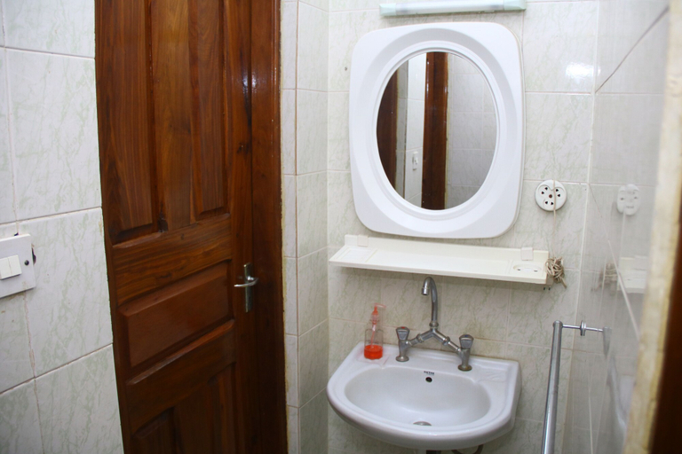 Bathroom, Mama Simba Arusha Homebase, Meru