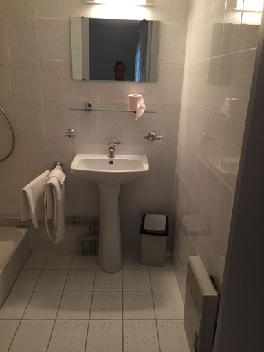 Bathroom 4, Hotel Restaurant De La Mare, Oise