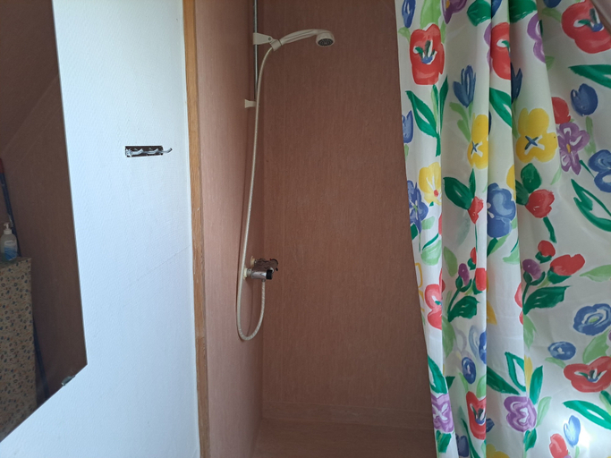 Bathroom 5, Hotel Fyrtårn, Lolland