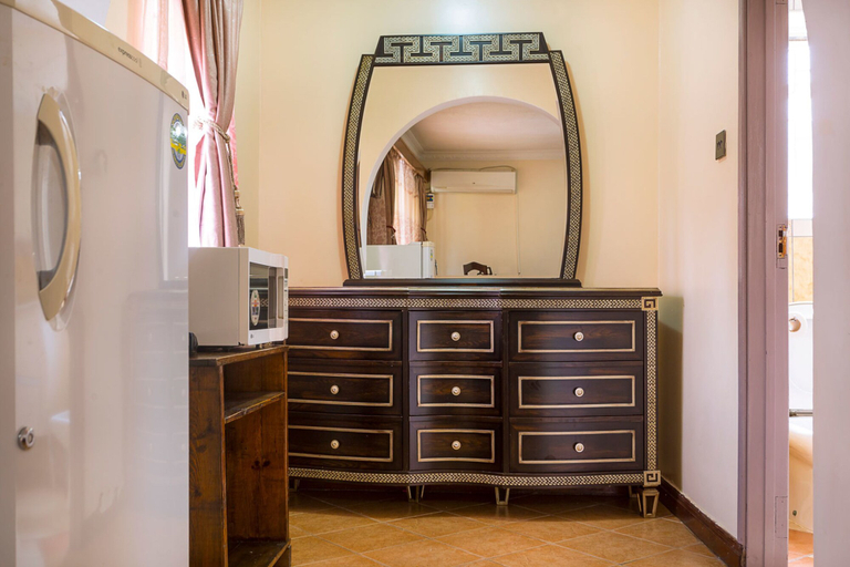 Bathroom 4, Comfort Gardens, Westlands