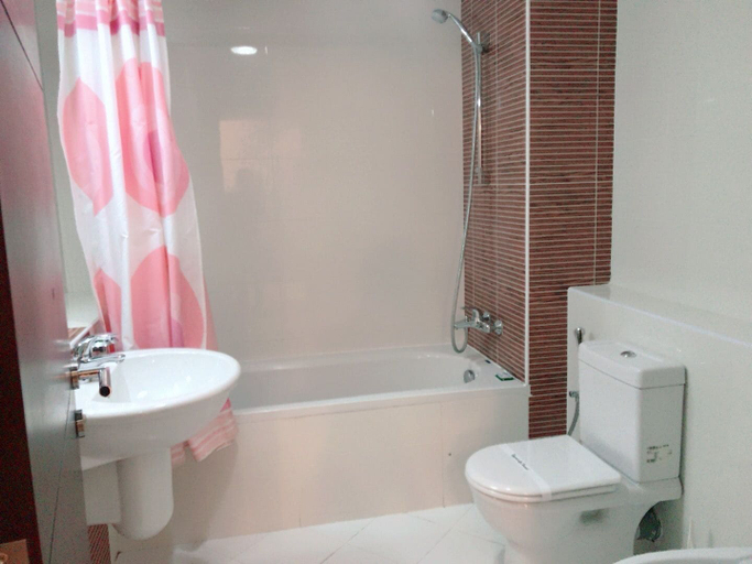 Bathroom, Stout Apartments, Manama