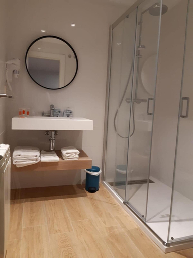 Bathroom 4, Hotel Puerto de Llanes, Asturias