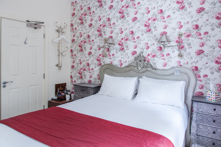 Bedroom 2, The Wychwood Inn, Oxfordshire