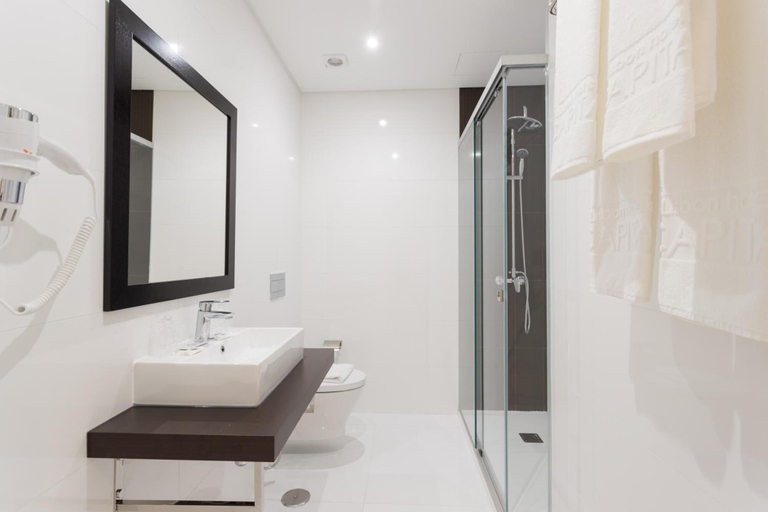 Bathroom 5, Hotel Capital, Lisbon