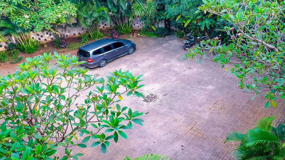 Exterior & Views 17