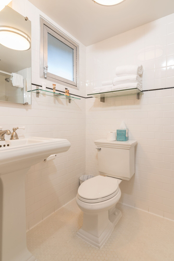 Bathroom 5, The Greens Hotel - Del Paso Blvd, Sacramento
