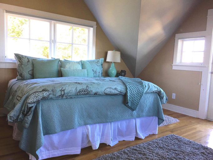Bedroom 3, 3688 Nautilus, Monterey
