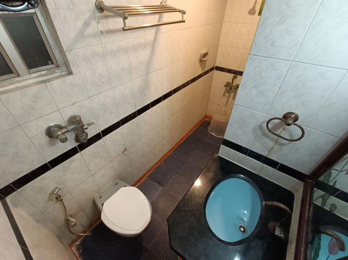 Bathroom 5, GT Grande Hotel-Near US Consulate, Chennai