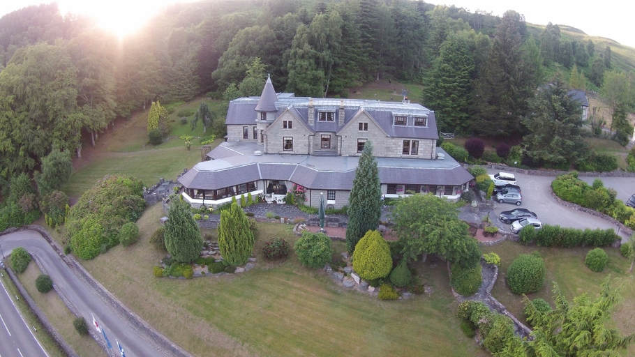 Exterior & Views