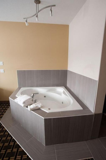 Bathroom, Stoughton Western Star Inn & Suites, Division No. 1