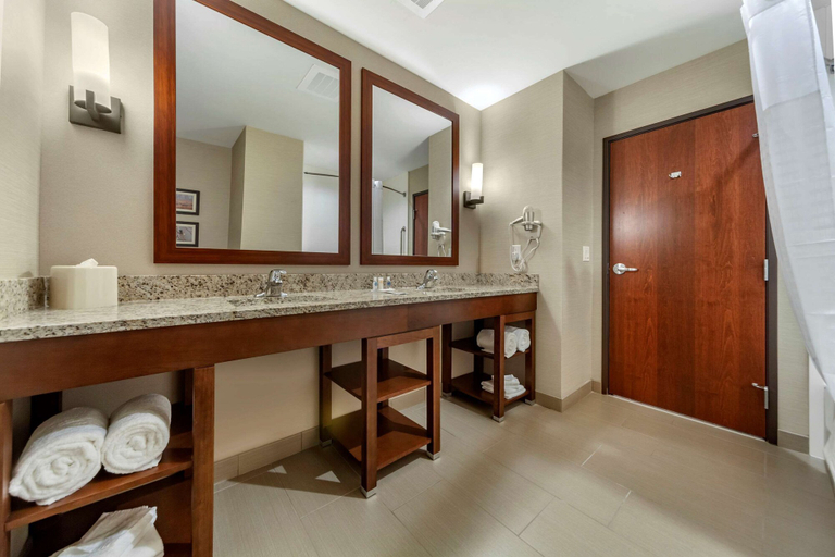 Bathroom 4, Comfort Suites Grand Island South, Hall