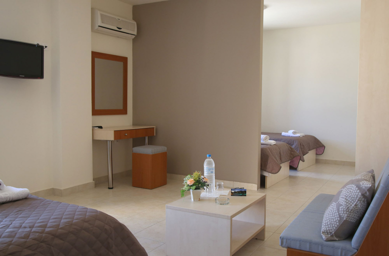 Bedroom 3, Hotel Sea Breeze, Crete