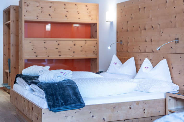 Bedroom 3, Hotel Naudererhof, Landeck