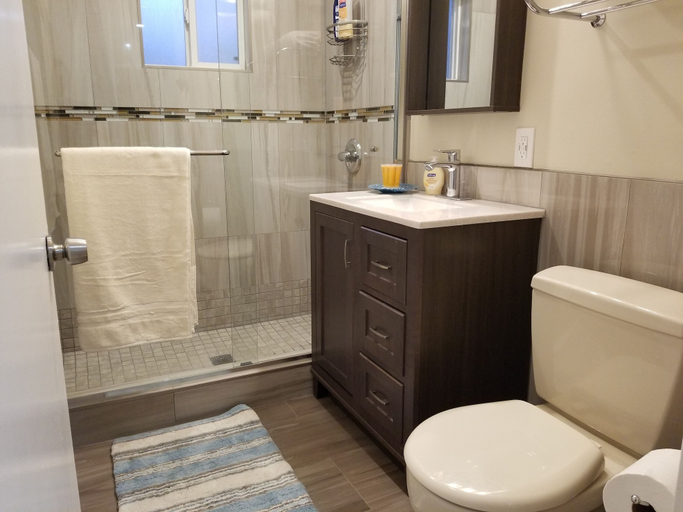 Bathroom, Juniper Berry, Santa Clara