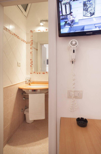 Bathroom 5, Hotel Acquamarina, Rimini