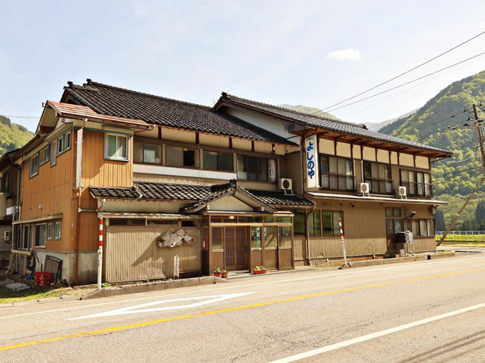 Exterior & Views 2, Gokayama Ryokan Yoshinoya, Nanto