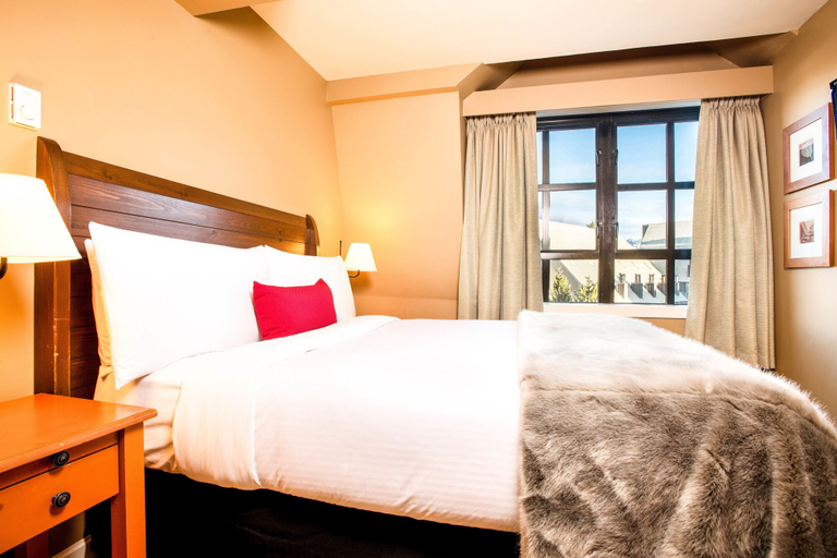 Bedroom 3, Sundial Hotel, Squamish-Lillooet