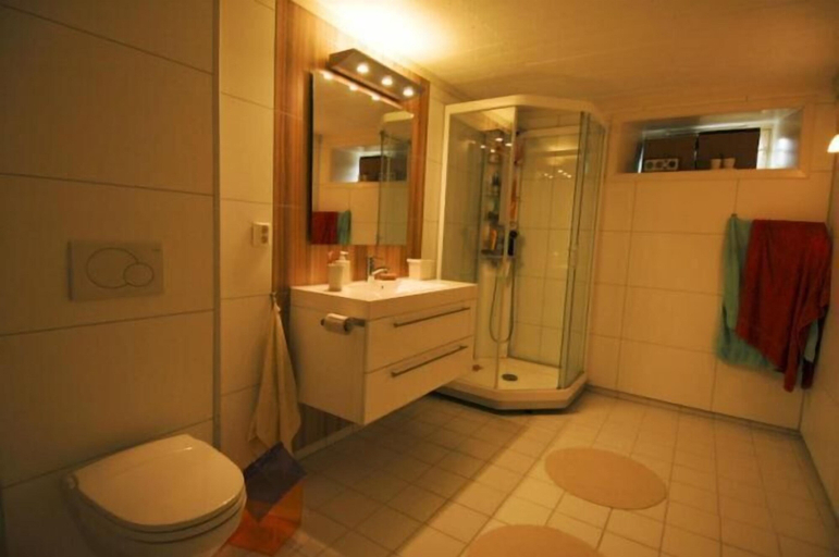 Bathroom, StayPlus Four-Bedroom Holiday House, Kristiansand