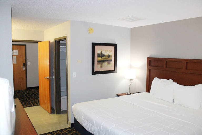 Bedroom 4, Greenstay Hotel & Suites, Phelps