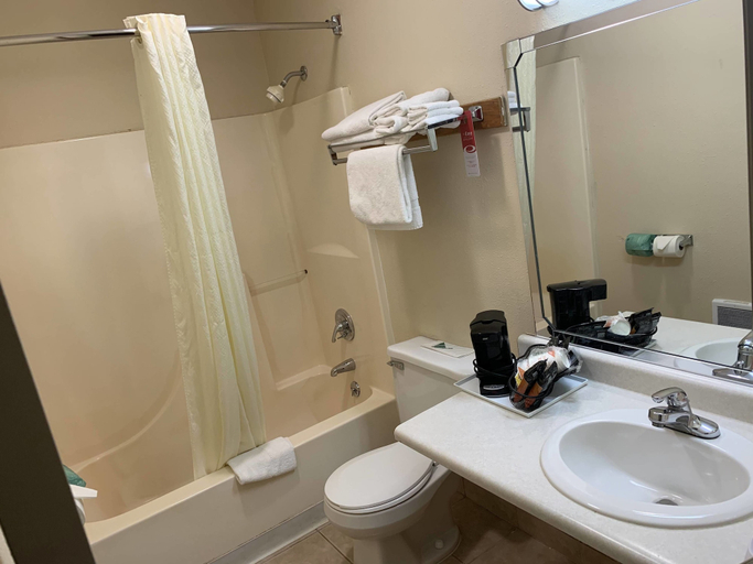 Bathroom 4, SureStay by Best Western Massena, Saint Lawrence