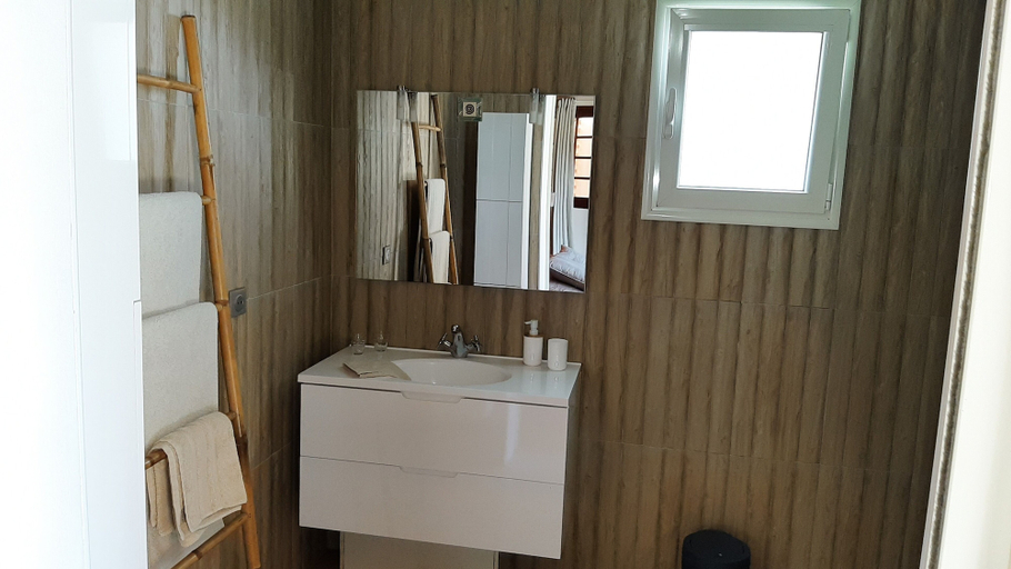 Bathroom 4, La Croisee Des Sentiers, Salazie