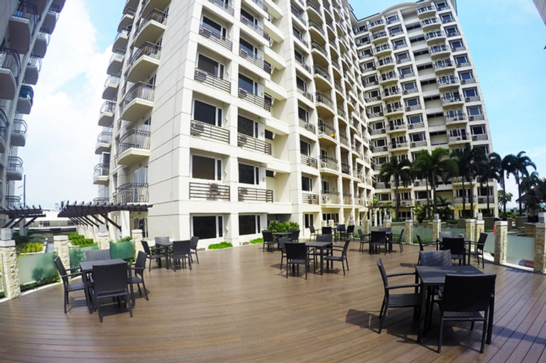 Exterior & Views 17