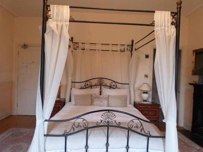 Bedroom 2, Edderton Hall Country House, Powys