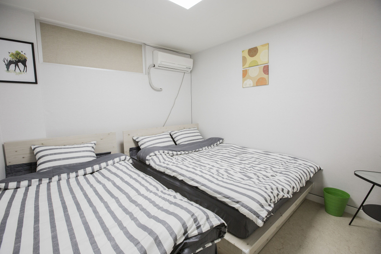 Bedroom 2, Dear House, Mapo
