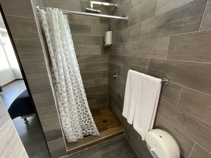 Bathroom 5, Villas Santander, ZONA 15