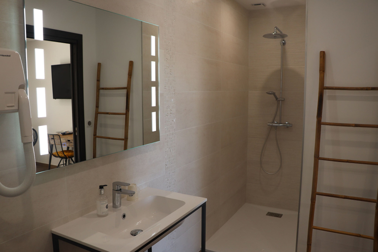 Bathroom 4, Hôtel Padolo, Corse-du-Sud