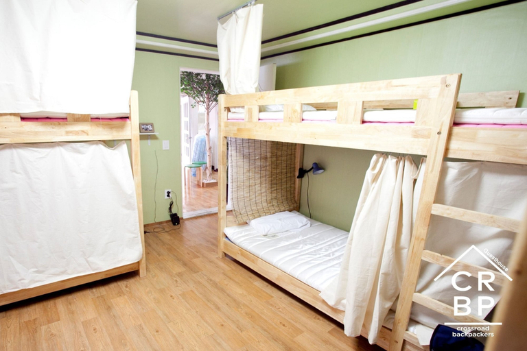 Bedroom 2, Crossroad Backpackers, Mapo