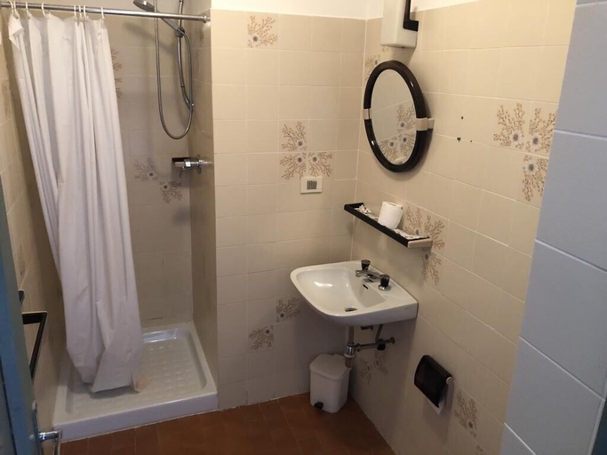 Bathroom 5, Hotel Alla Prisa, Trento