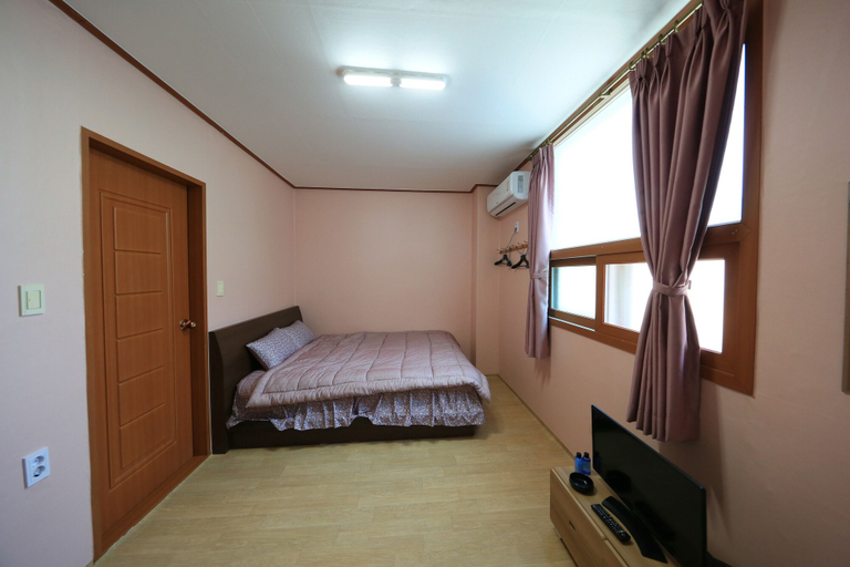 Bedroom 2, Daecheon Garim Pension, Boryeong