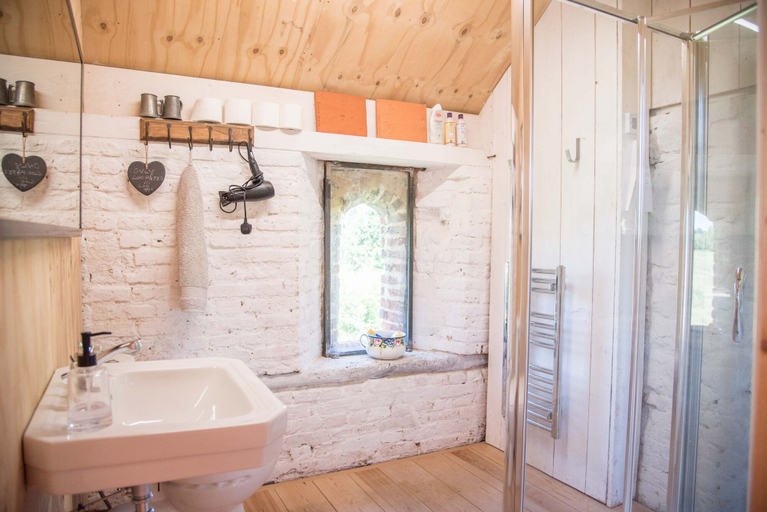 Bathroom 4, Abbey Shepherds Hut, Eye, Suffolk
