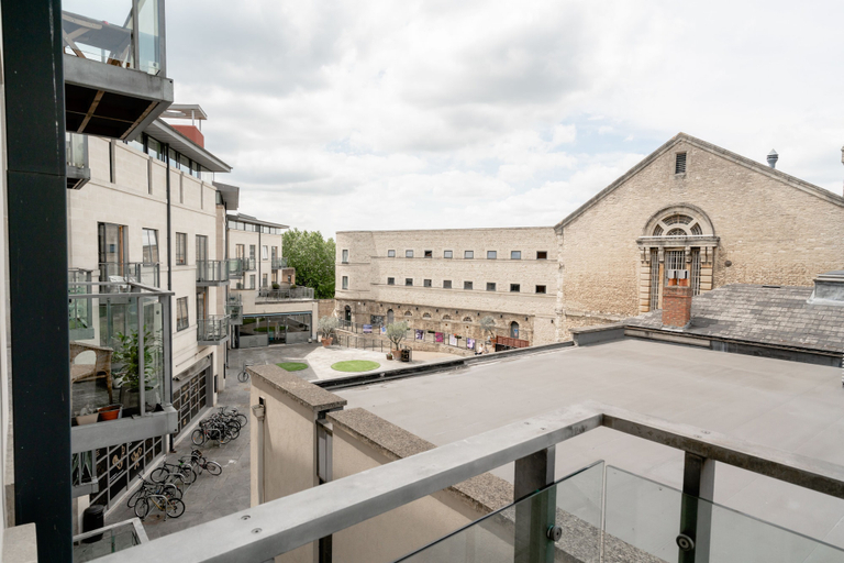 Others 5, Oxford Castle View Apartment, Oxfordshire