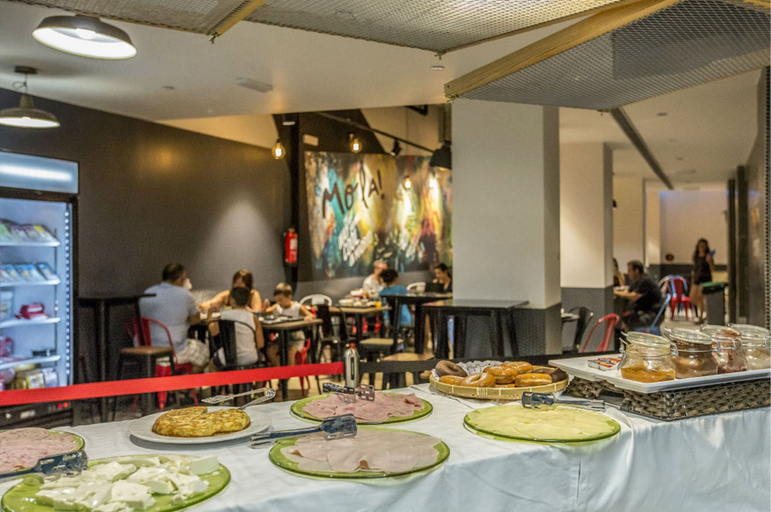 Food & Drinks 5, Mola Hostel, Madrid