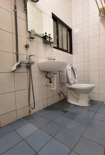 Bathroom 4, OC Hostel, Tainan