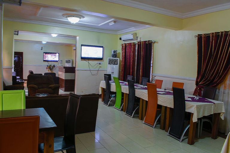 Food & Drinks 4, Maxton Suites, Kosofe