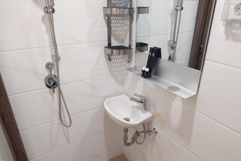 Bathroom 3, Nice And Restful Studio Sky House Bsd Apartment, South Tangerang