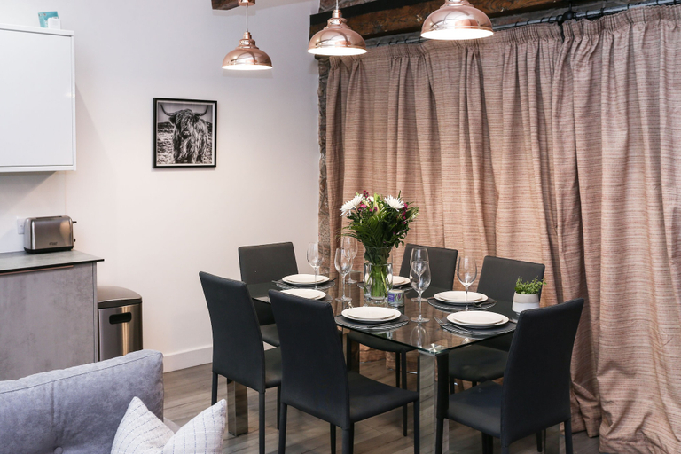 Others 5, Strawberry Line, Flat 1, Somerset